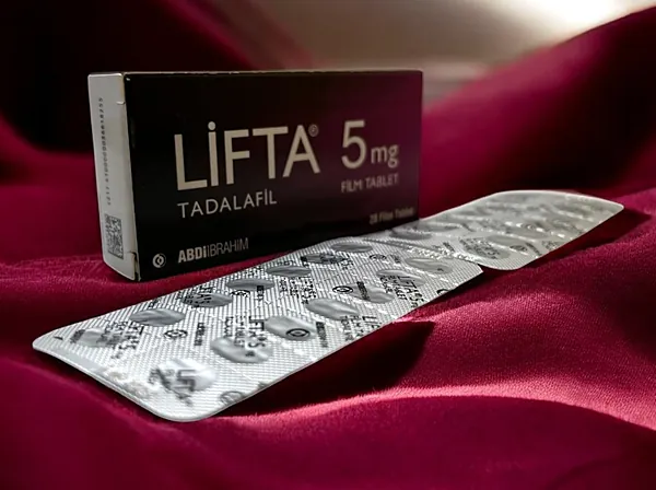 Lifta 5 mg kutu ve blister kırmızı kumaş üzerinde