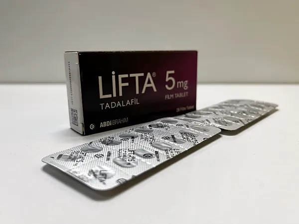 Lifta 5 mg tadalafil blister şeritleri ve kutu